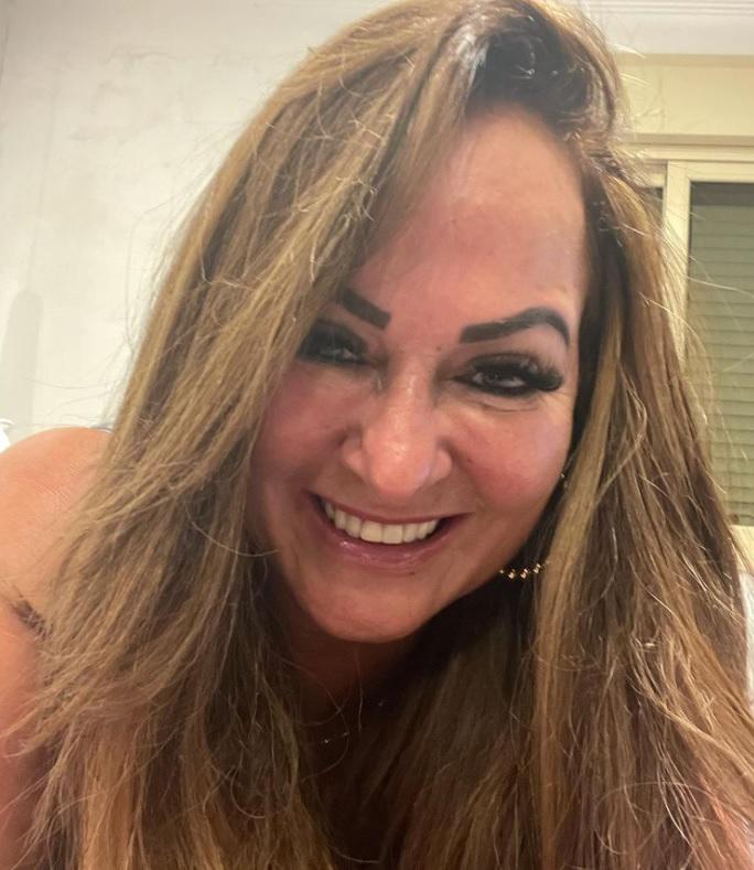 Gritos y botellas tiradas: La madre de Neymar huye de su casa tras ser atacada por su joven novio