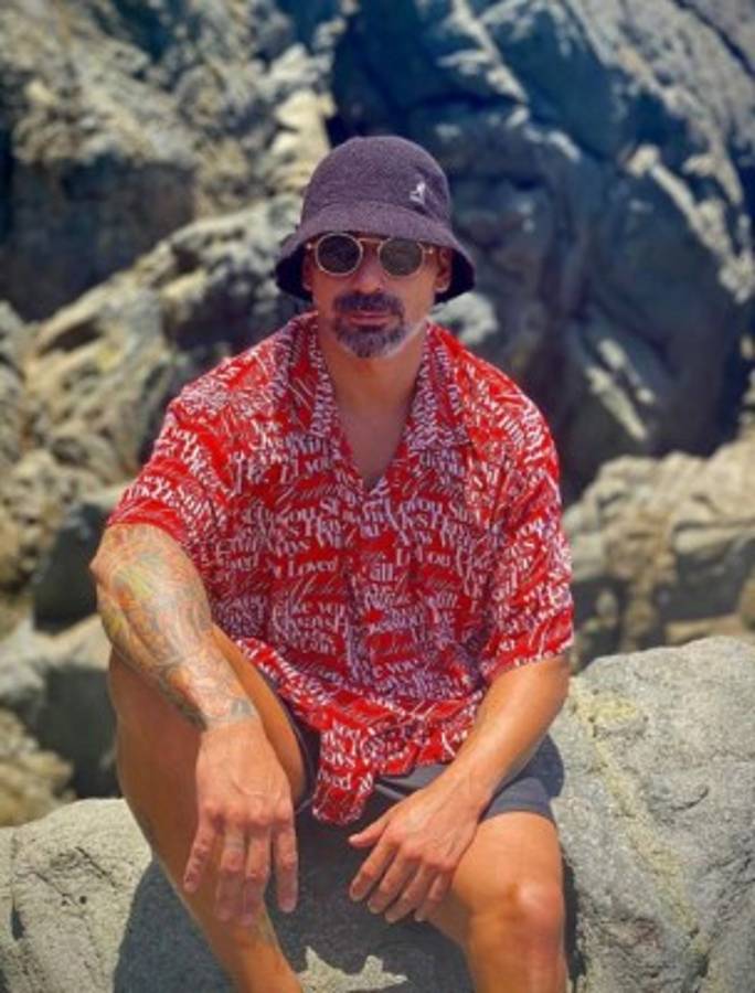 Descubren a Ezequiel Lavezzi pasando la cuarentena con la ex de su mejor amigo en el Caribe   