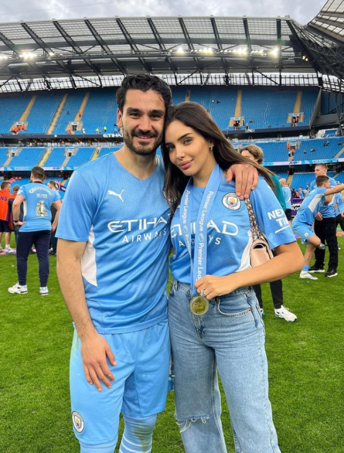 Nadie lo supo: preciosa modelo confiesa por qué se casó en ‘‘secreto’’ con estrella del Manchester City en Madrid