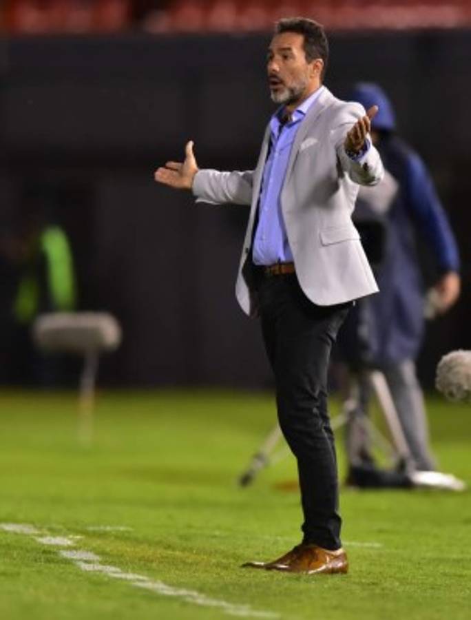 Los currículums que tuvo Fenafuth previo a contratar a Fabián Coito