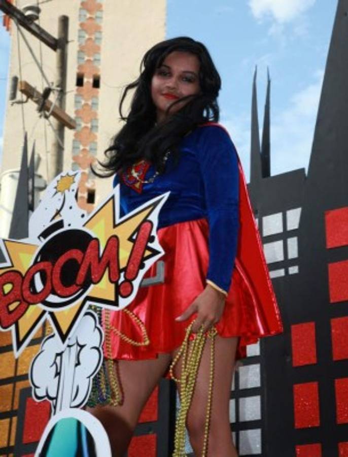 ¡BELLEZA! La campanita se roba el show en el carnaval de La Ceiba