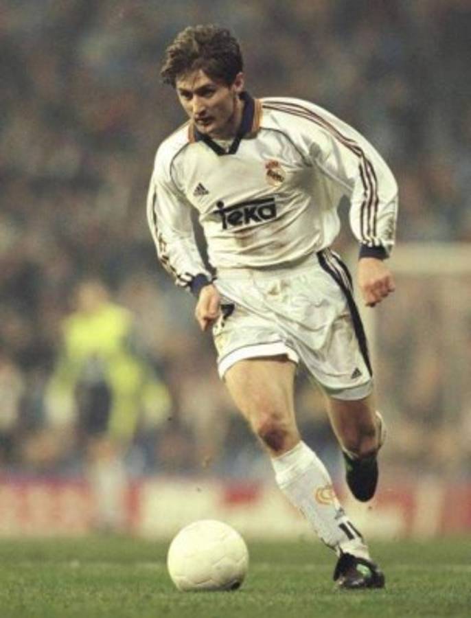 Ficharon por un equipo, pero nunca llegaron a debutar; uno fue echado rápidamente por la afición