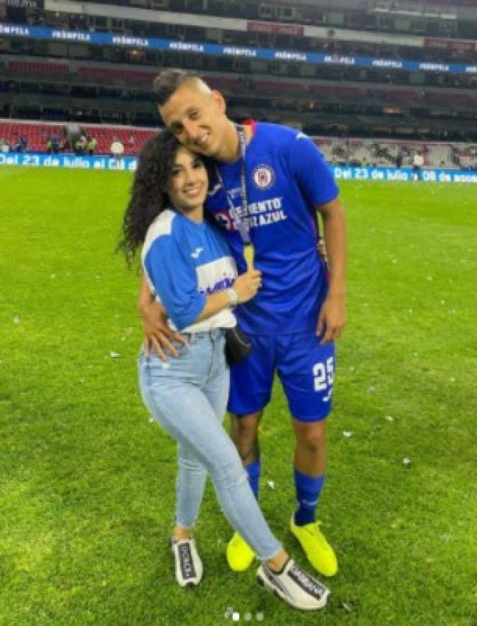 Beso a la Copa y para ellas: las chicas que enamoraron en la celebración de Cruz Azul y un invitado inesperado