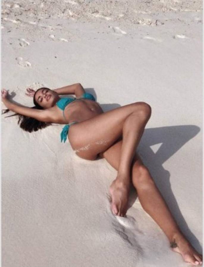 Las fotos 'hot' de la mujer de Dani Alves en sus vacaciones en las Maldivas