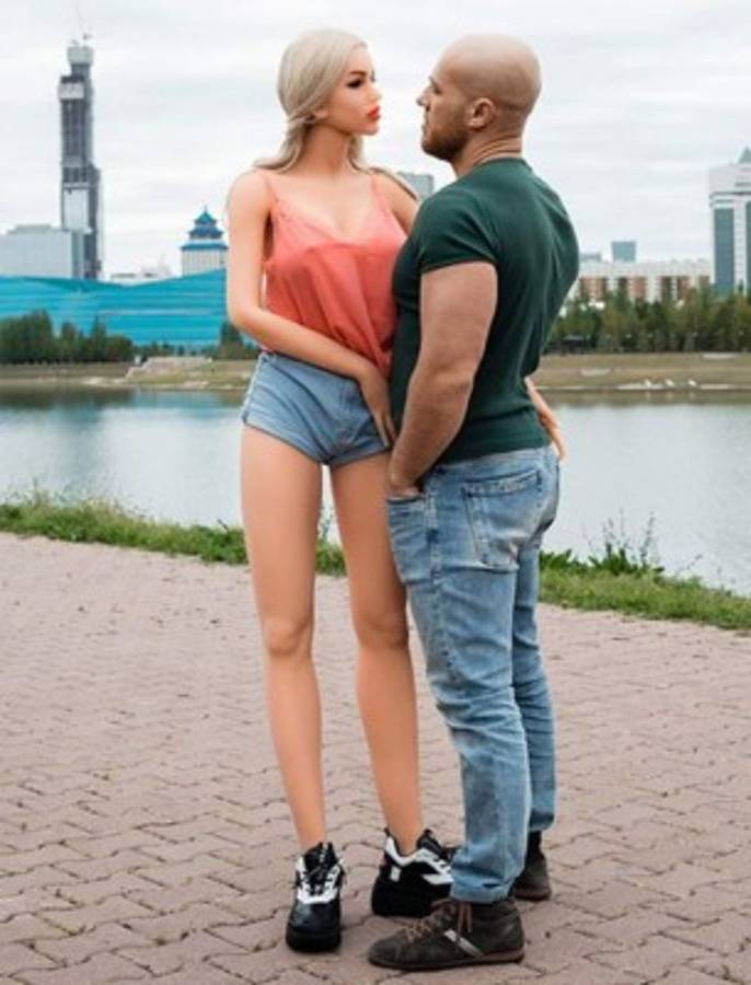 Yuri Tolochko, el popular fisicoculturista que se casará con su muñeca de silicona