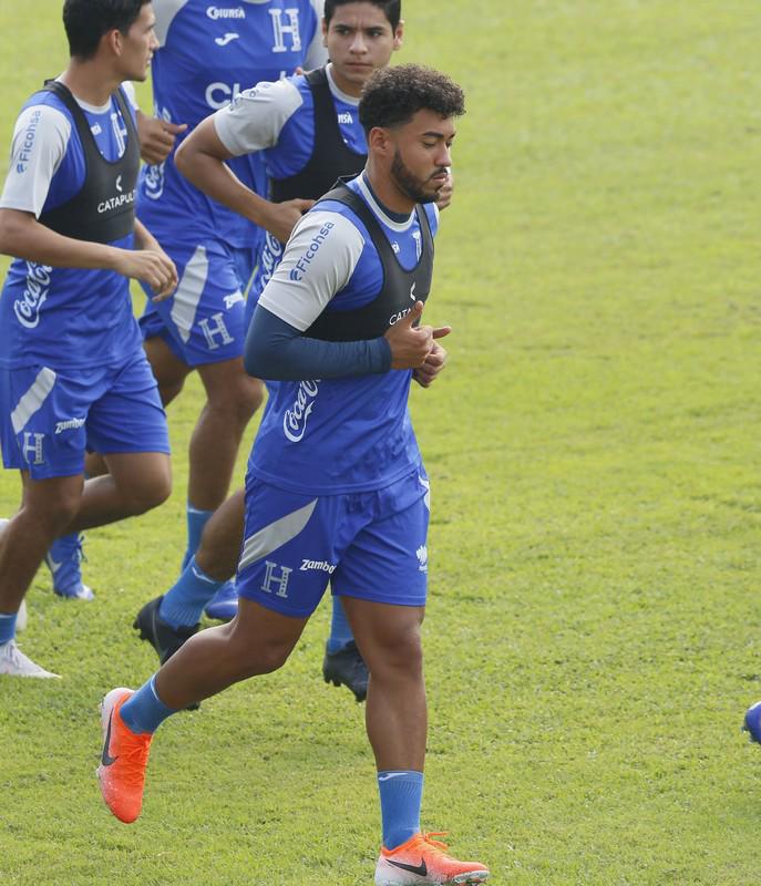 Triste actualidad: ¿Qué fue de Danny Acosta, el defensa hondureño por el que Fabián Coito apostó en el proceso a Qatar?