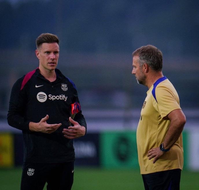 Hansi Flick ordena que echen a tres jugadores del Barcelona por este motivo y toma decisión con Marc Casadó ¿Se va Ter Stegen?