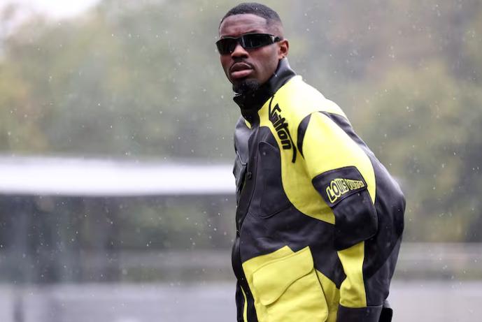 Misterio en Francia: el jugador que llegó encapuchado a la concentración y así se presentó Koundé