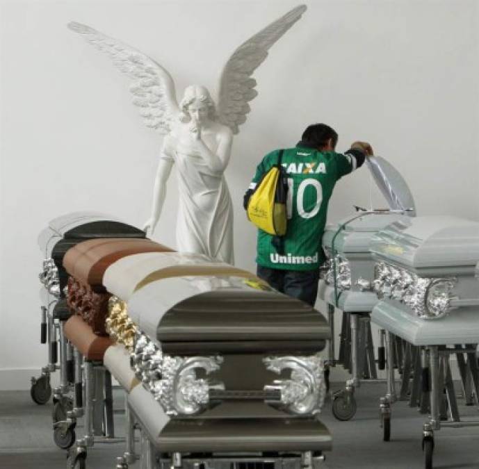 ¡QUE DURO! Las imágenes más tristes del adiós a futbolistas del Chapecoense
