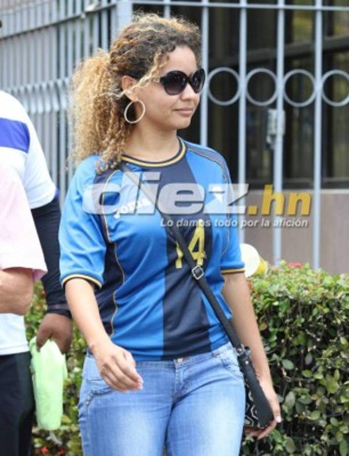 ¡INFARTANTE! Las bellezas que adornaron la previa del Honduras-Costa Rica