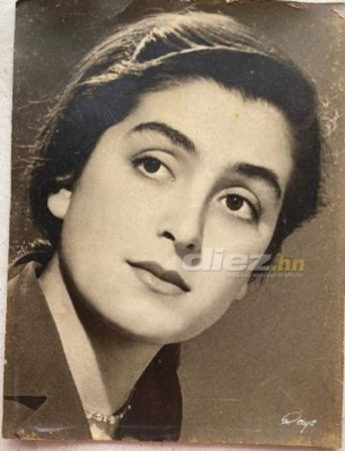 Las fotos inéditas de Salvador Nasralla de niño junto a su madre y en facetas de su vida profesional