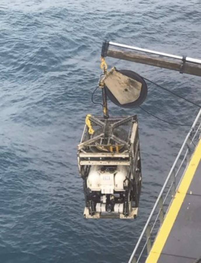 Caso Emiliano Sala: Revelan nuevas fotos de cómo quedó la aeronave del argentino bajó el mar  