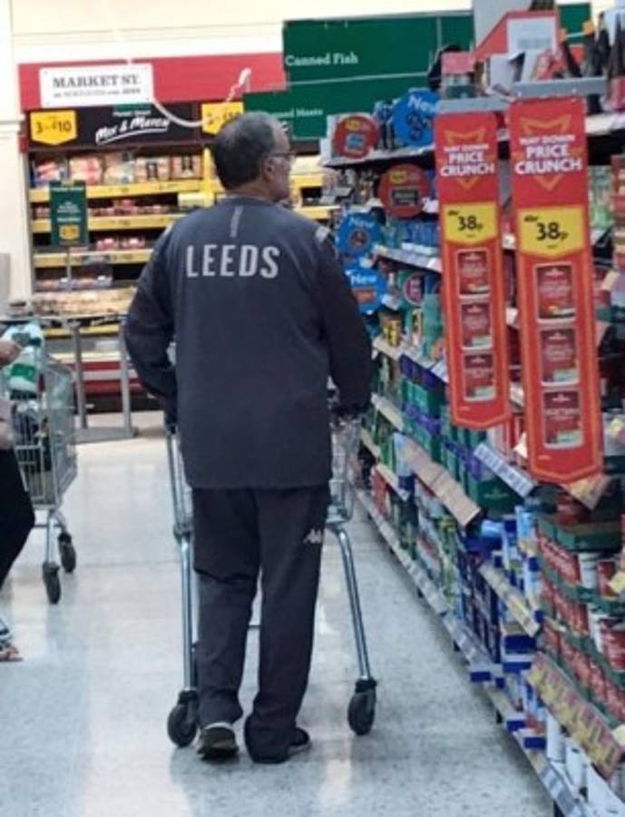 Así es la humilde vida de Bielsa: Se va a trabajar a una cafetería y rechazó vivir en un hotel de lujo