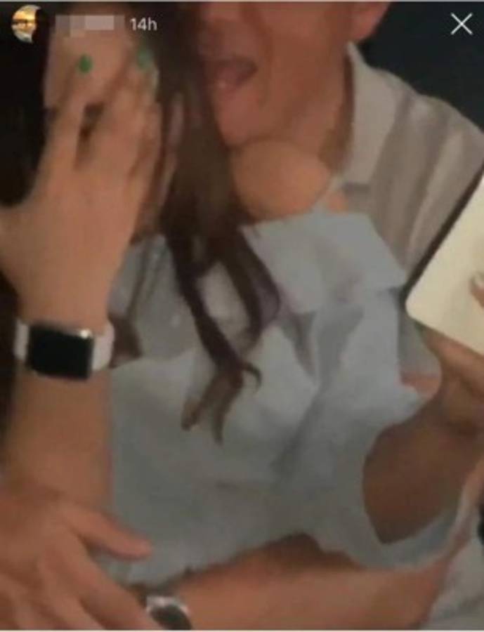 ¡Pillados! Cuatro árbitros de la Premier League, cazados de fiesta con unas jóvenes