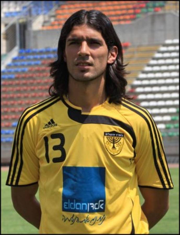 'El loco' Abreu impone récord Guinness tras vestir 26 camisetas distintas en su carrera