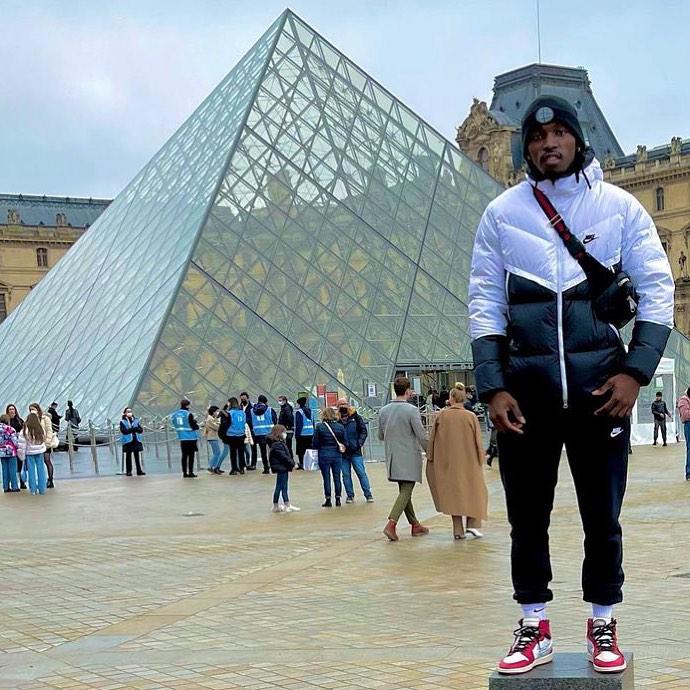 ¡Paseos, amigos y el auto que conduce! Así es la vida del hondureño Alberth Elis en Burdeos