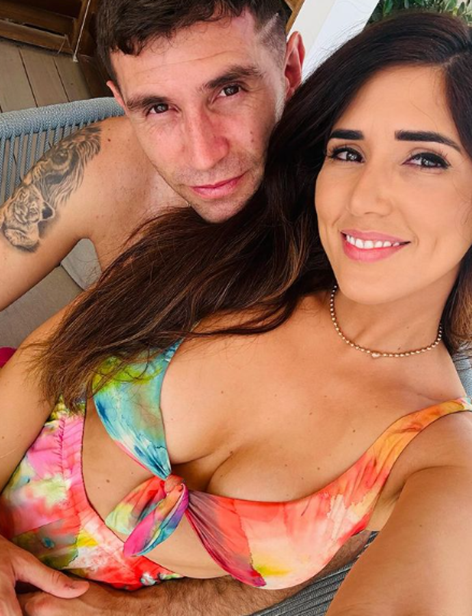 Dibu Martínez conoció a su esposa portuguesa en una parada de colectivos: “La veía pasar y un día la encaró”