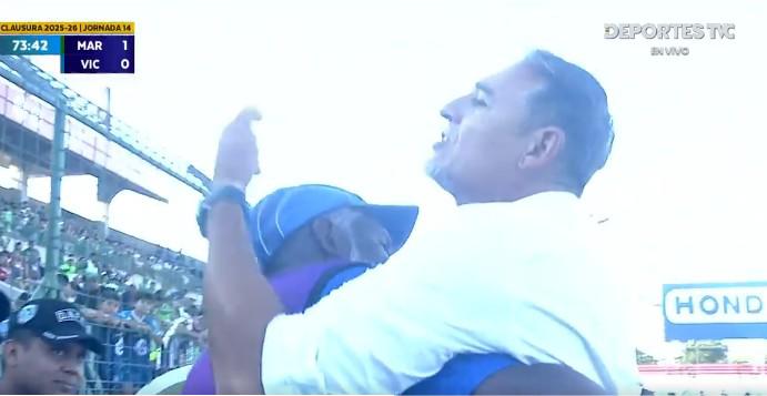 Tota Medina se encara con hincha y el árbitro, celebración a lo Cristiano Ronaldo y las chicas del Marathón que enamoraron