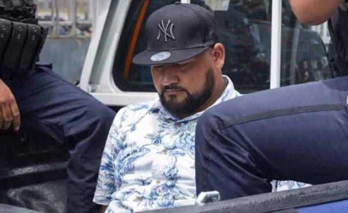 Alvarado, de 38 años, es requerido por una corte del Distrito de Oklahoma.