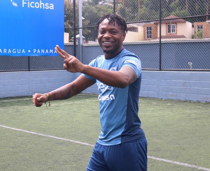 El gran ambiente en Motagua previo al clásico ante Marathón: Pastel de cumpleaños y Auzmendi de portero