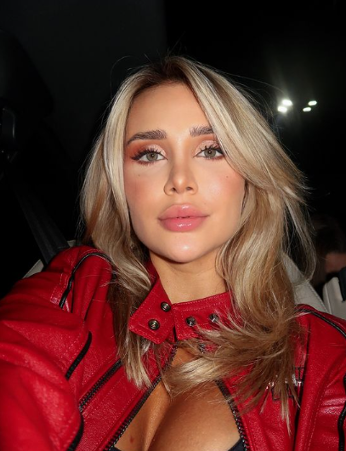 ¡Nueva novia! La preciosa rubia que tiene ‘babeando’ a un crack del Real Madrid: “Te amo, bebé”