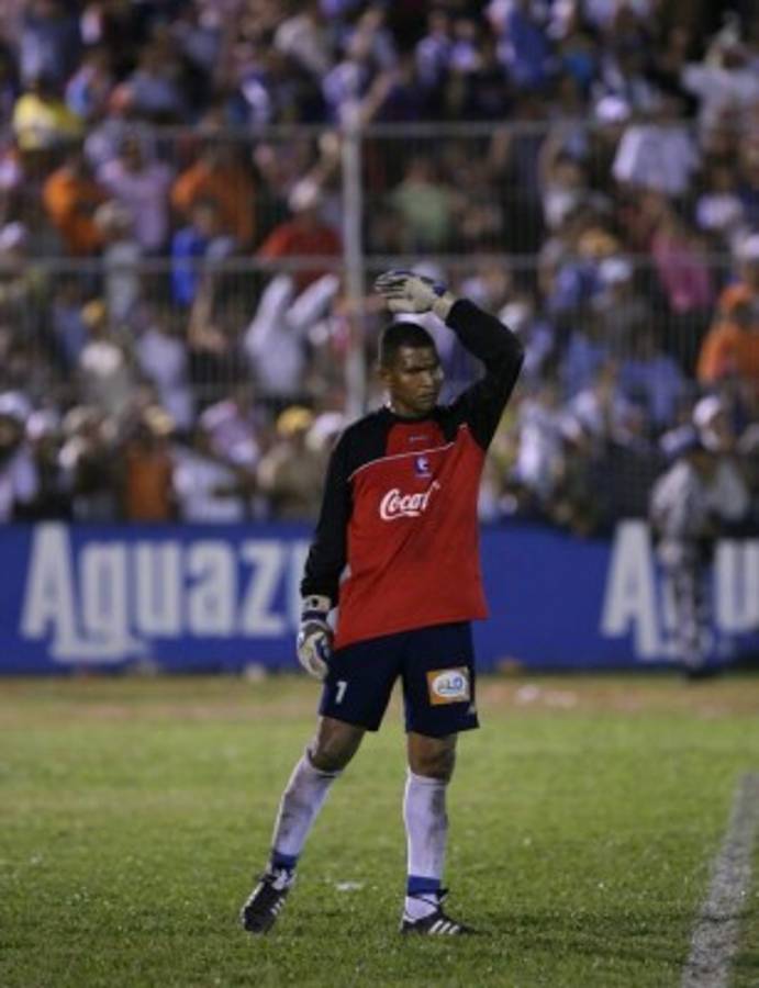 Así fue el primer 11 de Nahún Espinoza con Olimpia ante Motagua en el 2005