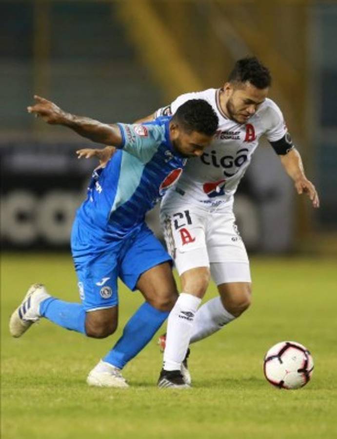 FOTOS: Invasión motagüense en El Salvador, Patón enojado y el show de Benguché