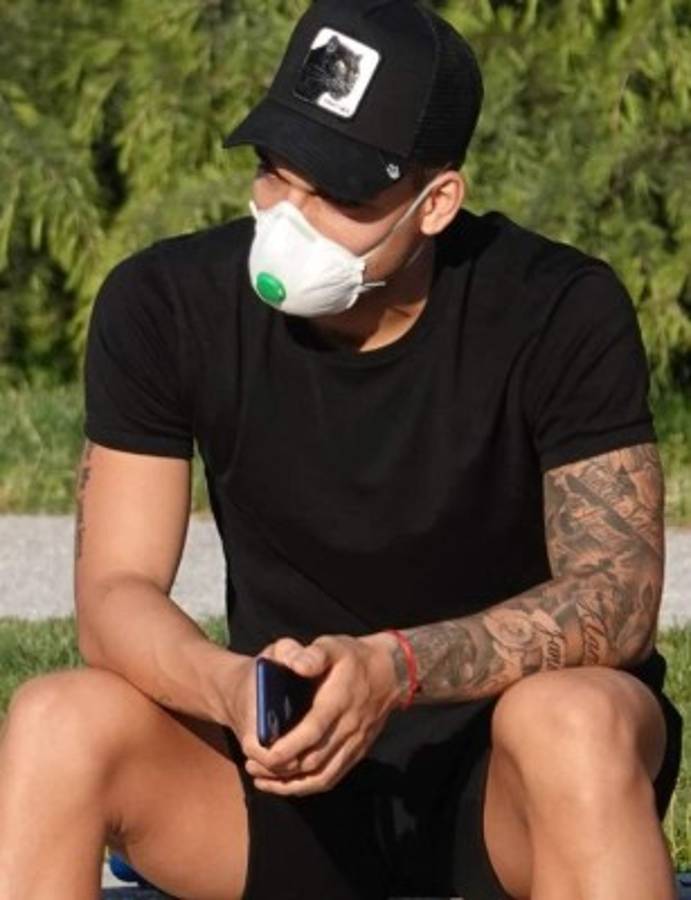 Lautaro Martínez y su espectacular mujer se saltan la cuarentena para pasear a los perros