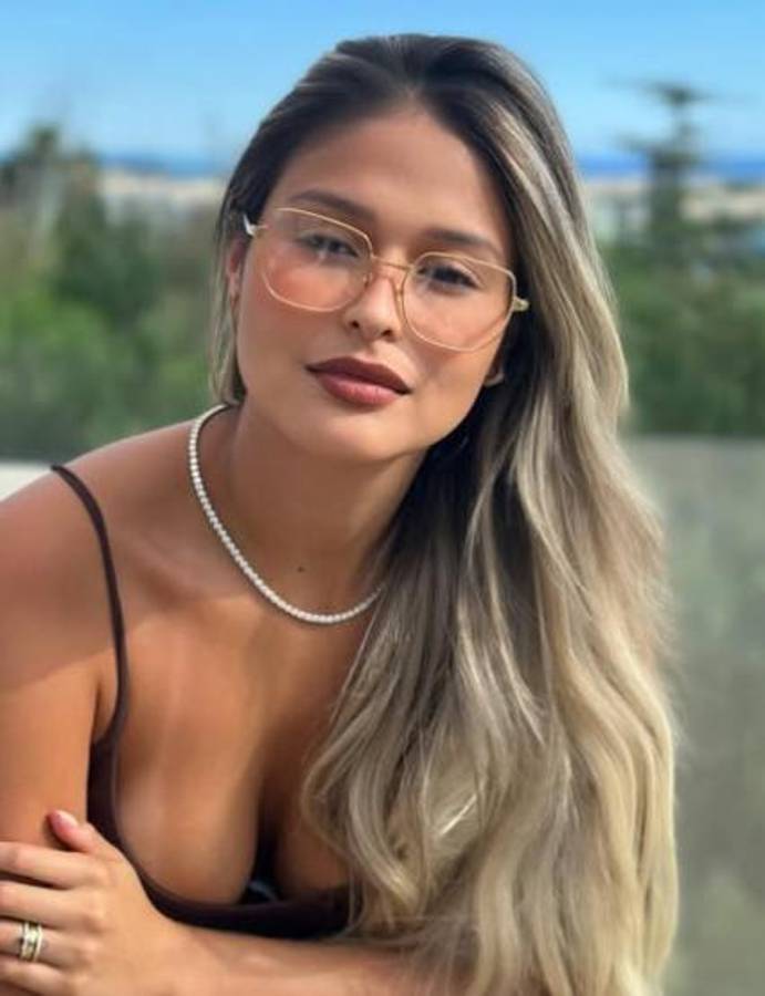 La esposa de Raphinha y los duros ataques tras la remontada del Barça: “Mono; tu hijo es de Koundé”