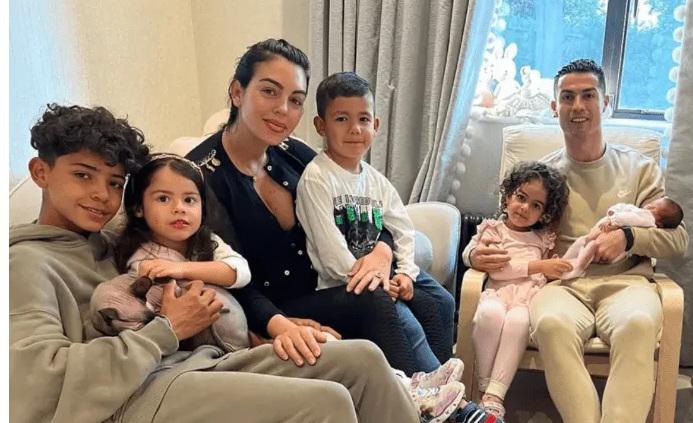 Hay una confusión: Cristiano Ronaldo y Georgina Rodríguez desvelan el nombre de su hija y publican fotos inéditas de ella