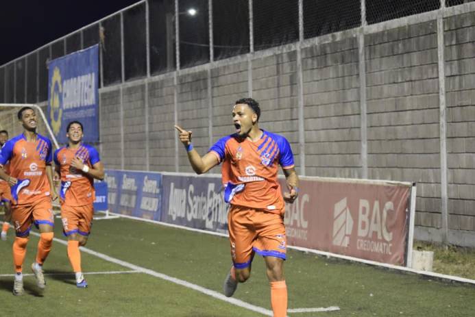 El Bombero Exon Arzú desatasca al Real España en Choluteca sobre el ...