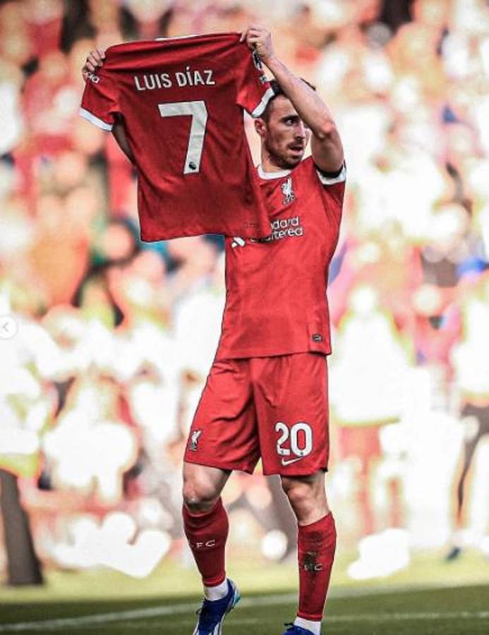 Luis Díaz recibe una ola de críticas: lo que estaba haciendo mientras el Liverpool despedía a Diogo Jota