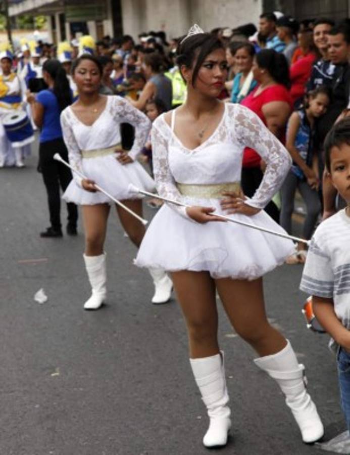 Las palillonas que se robaron las miradas en desfiles en San Pedro Sula