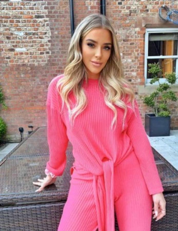 Crack del Manchester City, Riyad Mahrez, es captado besando a la exnovia del Kun Agüero