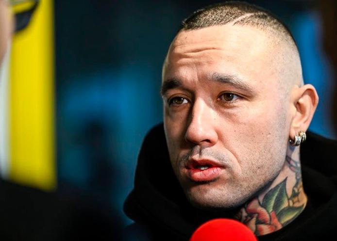 Confiesa que tiene relaciones 500 veces al año y saca a la luz el salario que gana como futbolista: Eso es importante