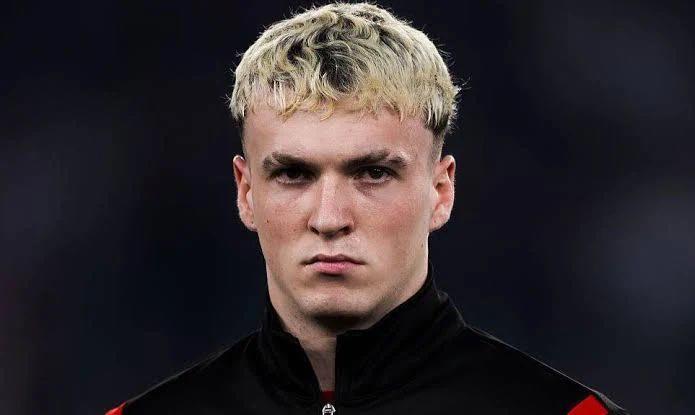 Se filtra indecente chat de futbolista de la Premier con una chica de 15 años, el castigo de su club y lo que le decía: Nunca...