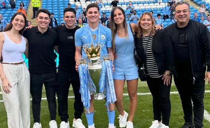 El motivo extradeportivo por el que Julián no vuelve a la Premier: Solo su esposa...