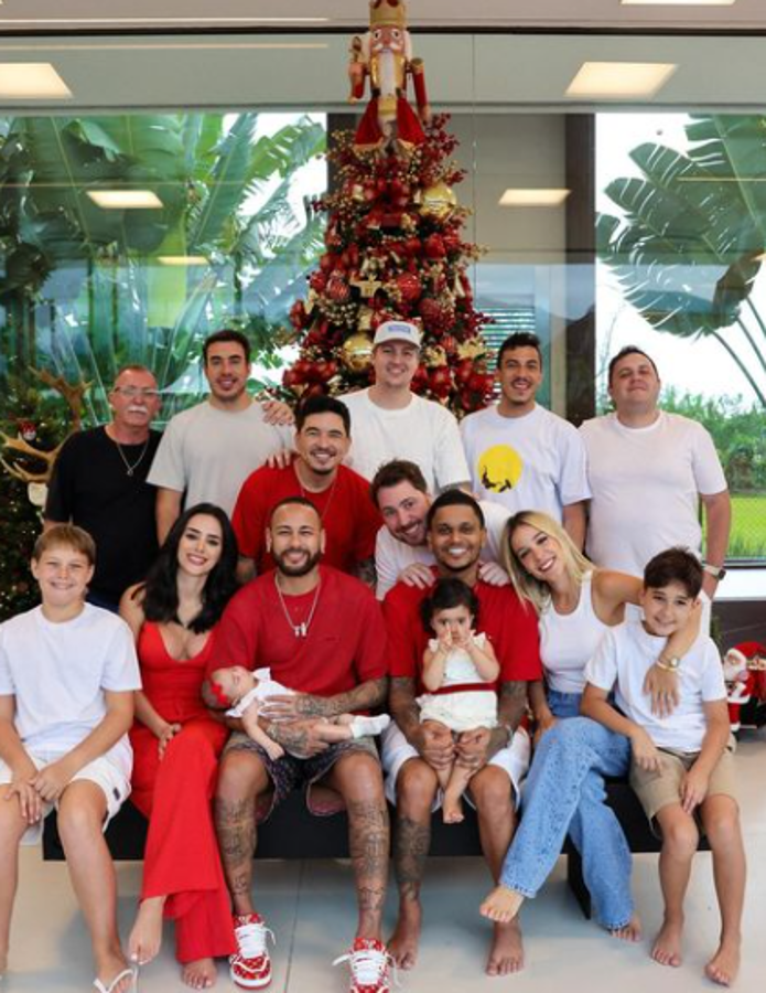 Así pasan la Navidad los cracks: “tornado” en la casa de Cristiano, Haaland se viste de Santa y uno se fue a Puerto Rico