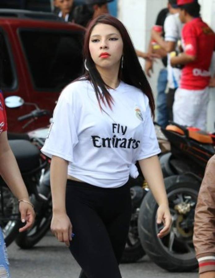 Las chicas más bellas de la gran final entre Olimpia y Real Sociedad