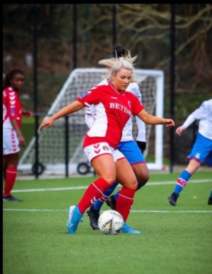 La polémica futbolista que ahora vende contenido para adultos tras ser despedida de su equipo