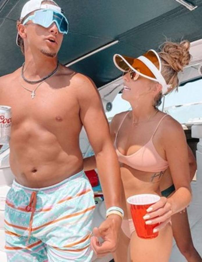 La futbolista Brittany Matthews, ardiente en sus vacaciones con el MVP del Super Bowl 2020