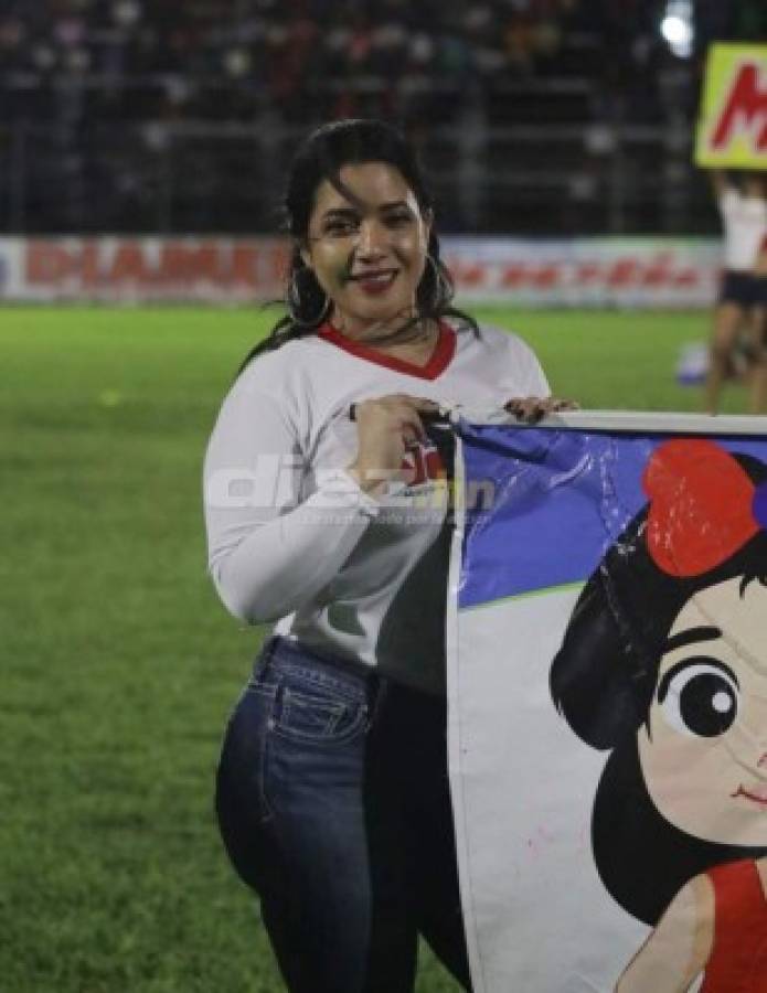 Con danzas, corte de cinta y tremenda fiesta se inauguró alumbrado del estadio de Tocoa