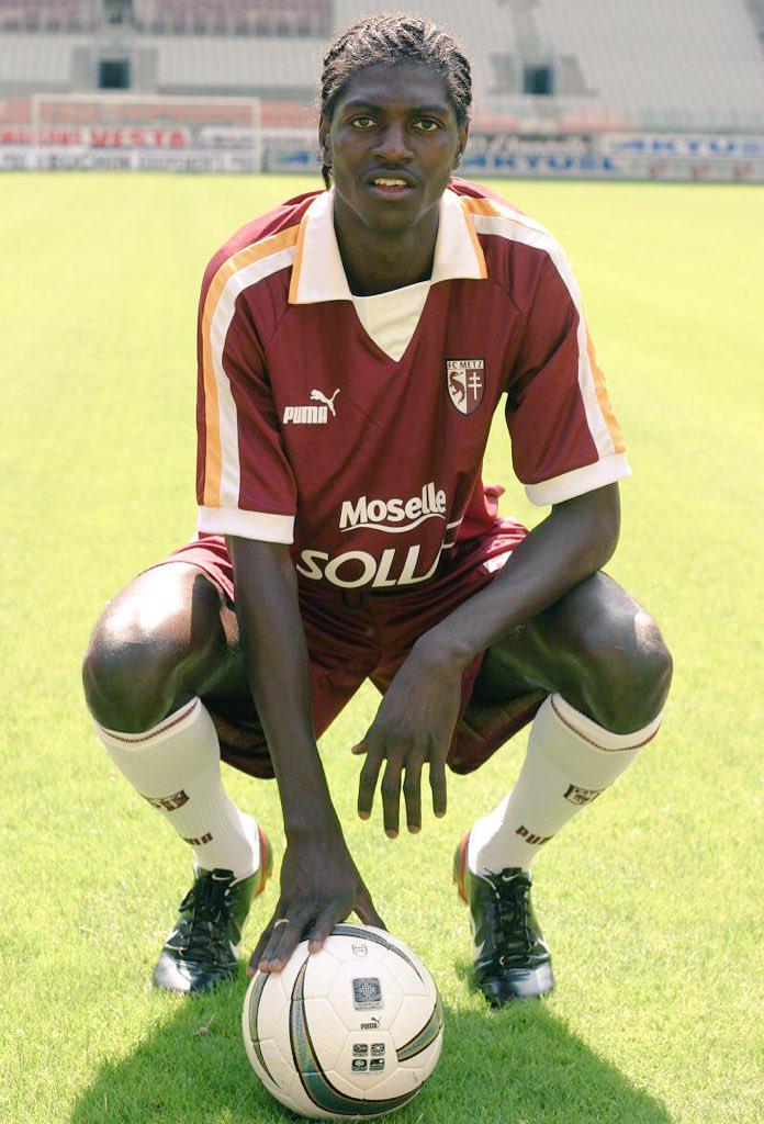 Estuvo en Real Madrid, planeó su muerte y la pandemia lo retiró: la nueva y sorprendente vida de Emmanuel Adebayor