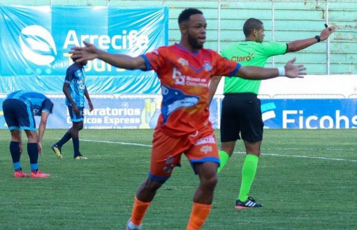 Fichajes: Victoria anuncia revolución de fichajes para no descender; Vida confirma extranjero y la marcha de Luis Palma a Europa