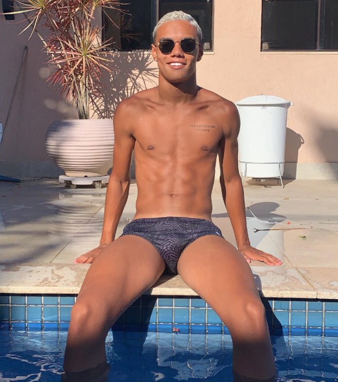 ¿Salió como su padre? Así es la vida del único hijo de Ronaldinho y su impresionante cambio físico