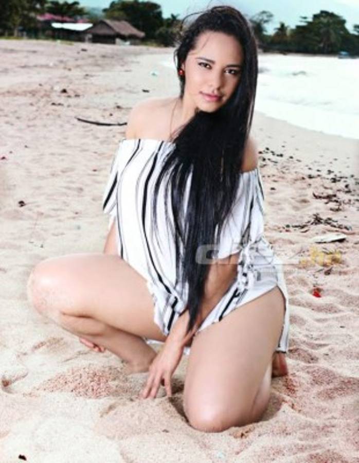 Las candentes fotos con la que esta sexy aficionada alienta al Motagua en la final