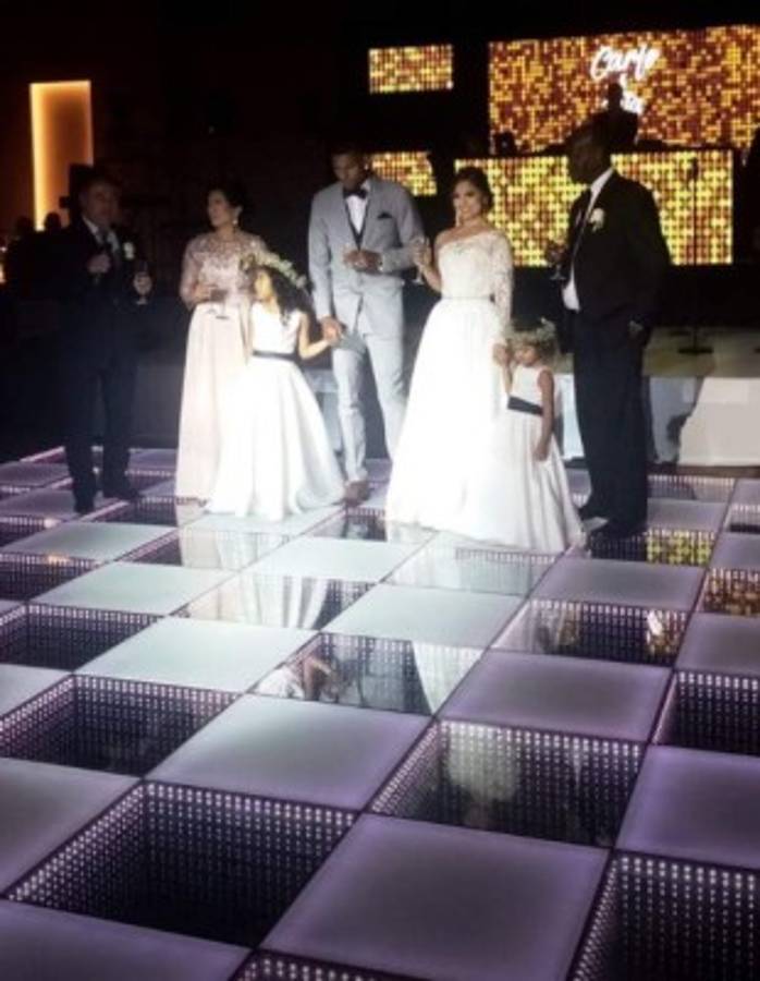 Las nuevas fotos que no has visto de la lujosa boda de Carlo Costly y Tita Torres