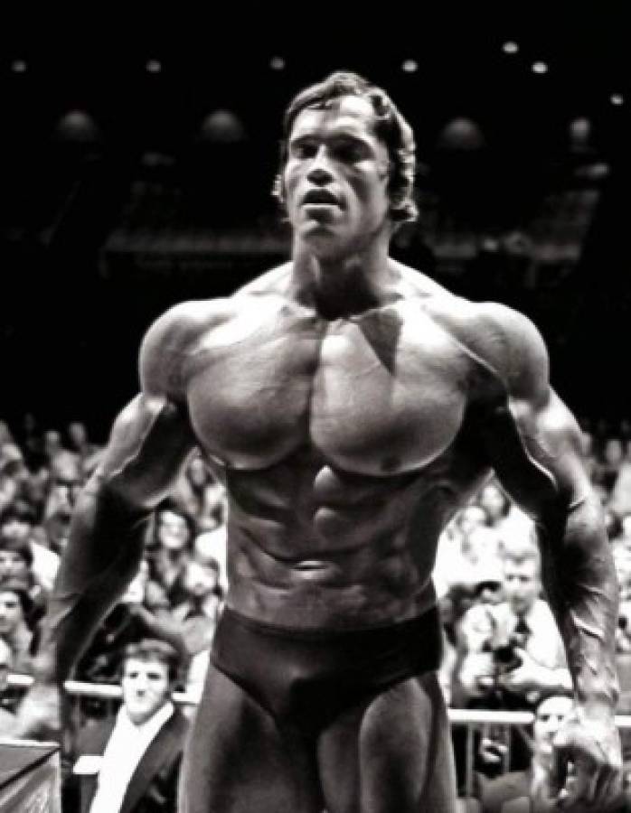 Tras los pasos de su padre: El tremendo físico del hijo de Schwarzenegger, hincha del Barcelona  