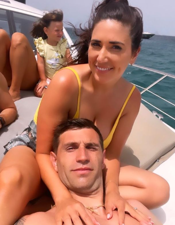 Dibu Martínez conoció a su esposa portuguesa en una parada de colectivos: “La veía pasar y un día la encaró”