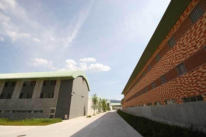 Ex presidente del Barcelona estuvo preso aquí: Así es Brians 2, la nueva cárcel en la que está Dani Alves